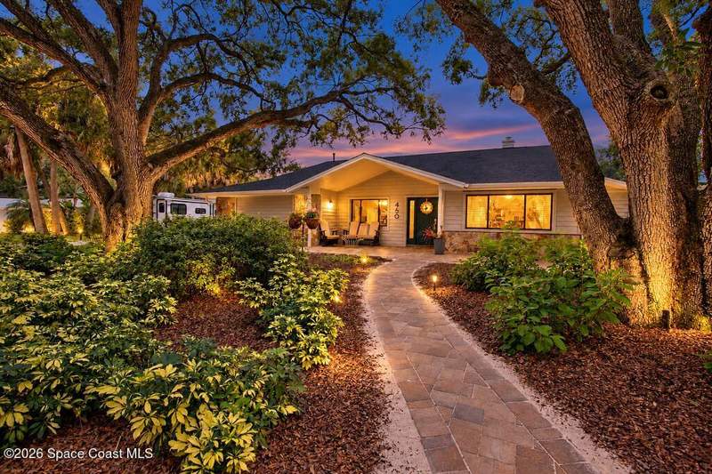 3 bedroom Single Family Residence at 460 Oakwood Court, Oakwood Estates, Merritt Island — photo 2
