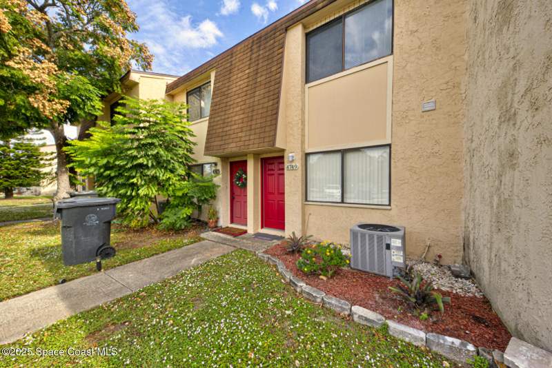 2 bedroom Townhouse at 4749 Sisson Road, Pinetree Gardens, Titusville — photo 3