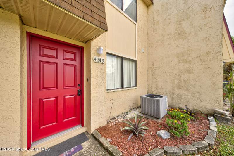 2 bedroom Townhouse at 4749 Sisson Road, Pinetree Gardens, Titusville — photo 4