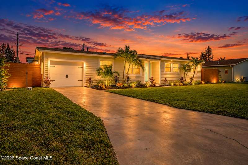 3 bedroom Single Family Residence at 215 NE 2nd Street, South Patrick Shores 3rd Sec, Satellite Beach — photo 2