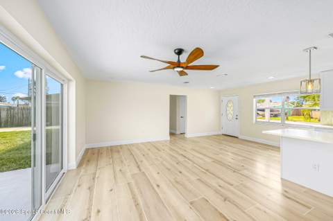 215 NE 2nd Street, Satellite Beach FL - photo 8 of 32