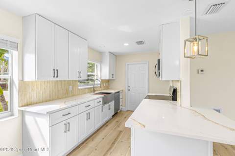 215 NE 2nd Street, Satellite Beach FL - photo 10 of 32