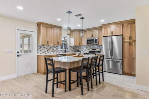 602 Desoto Lane, Indian Harbour Beach FL - photo 10 of 40