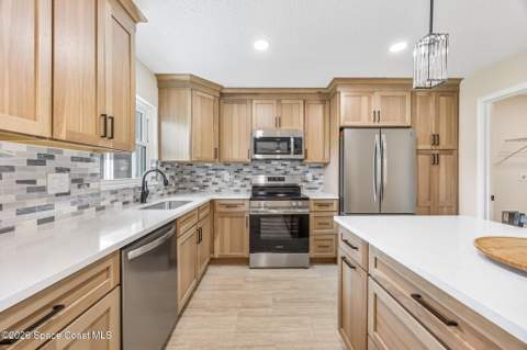 602 Desoto Lane, Indian Harbour Beach FL - photo 13 of 40