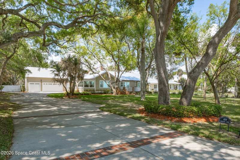 5 bedroom Single Family Residence at 409 Rockledge Drive, Rockledge, Rockledge — photo 1