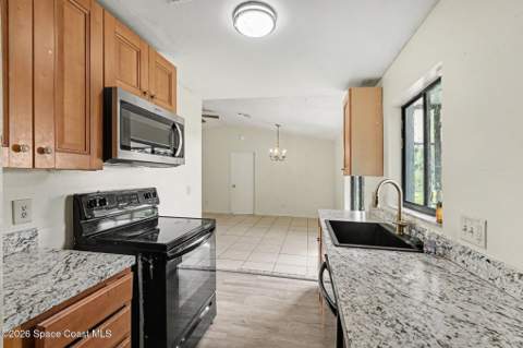 942 NW Sorrel Street, Palm Bay FL - photo 6 of 19