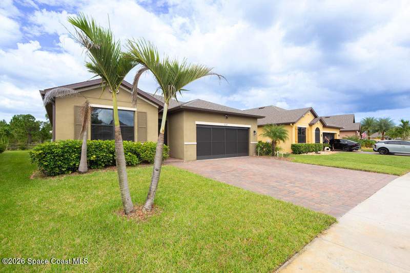4 bedroom Single Family Residence at 629 Old Country Rd, Preserves at Stonebriar Phase 2, Palm Bay — photo 2