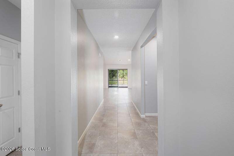 4 bedroom Single Family Residence at 629 Old Country Rd, Preserves at Stonebriar Phase 2, Palm Bay — photo 4