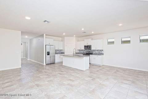 629 Old Country Rd, Palm Bay FL - photo 7 of 41