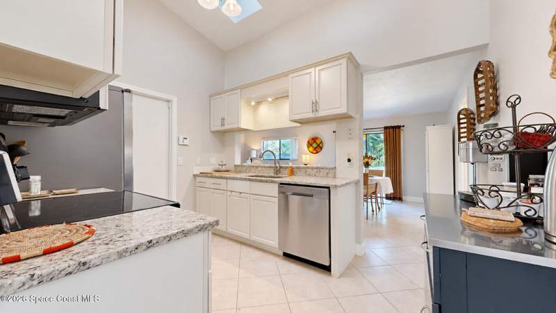 3 bedroom Single Family Residence at 672 Casa Grande Drive, Suntree Pud Stage 14 Tract 10, Melbourne — photo 5