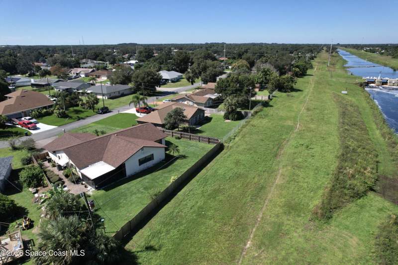 3 bedroom Single Family Residence at 2297 Granville Street, Port Malabar Country Club Unit 6, Palm Bay — photo 3