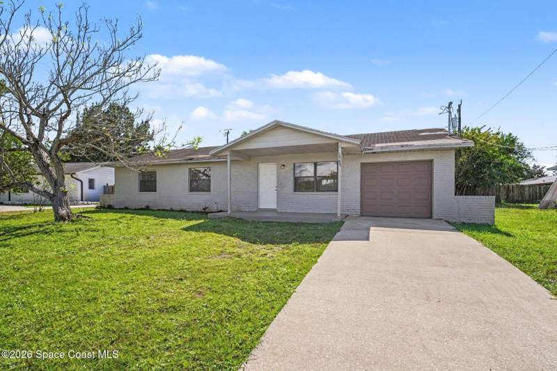 3 bedroom Single Family Residence at 1565 Country Club Boulevard, Whispering Hills Country Club Ests Sec 3, Titusville — photo 4