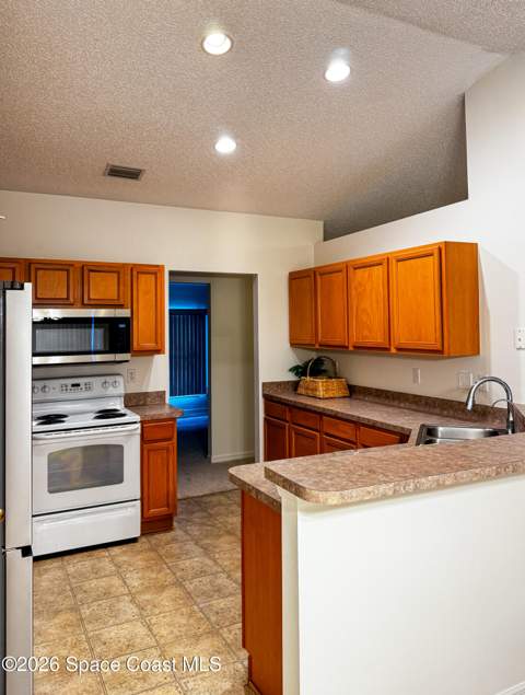 209 Krassner Drive, Palm Bay FL - photo 7 of 27