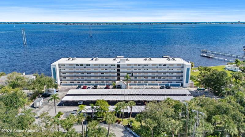 2 bedroom Condominium at 3901 Dixie Highway #102, Hiawatha Gardens, Palm Bay — photo 2