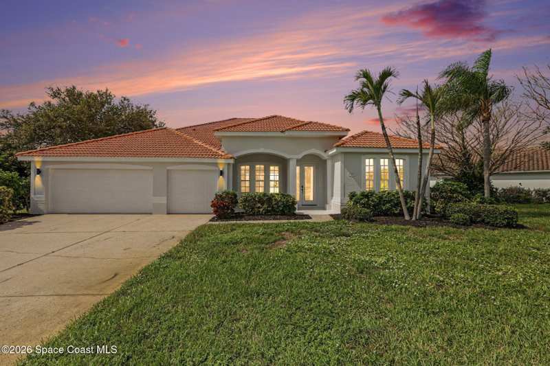 3 bedroom Single Family Residence at 572 Oceanside Boulevard, Oceanside Village Phase Three B, Melbourne — photo 1