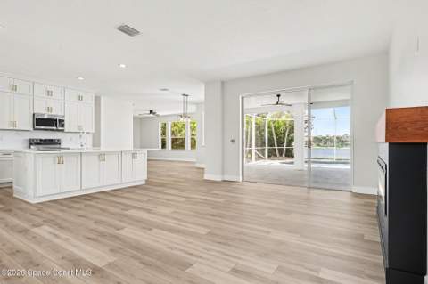 572 Oceanside Boulevard, Melbourne FL - photo 8 of 36