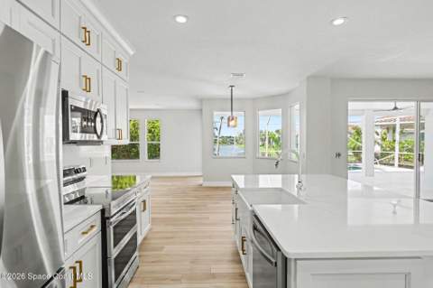 572 Oceanside Boulevard, Melbourne FL - photo 10 of 36