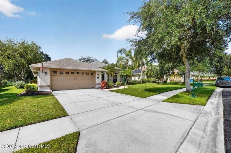 4 bedroom Single Family Residence at 941 SE Gardenbrook Court, Summerfield at Bayside Lakes Phase 1, Palm Bay — photo 3