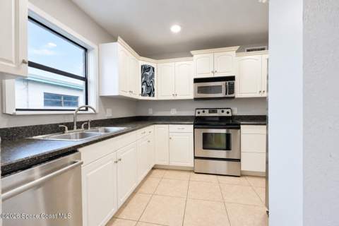 451 S Brevard Avenue #14, Cocoa Beach FL - photo 14 of 49