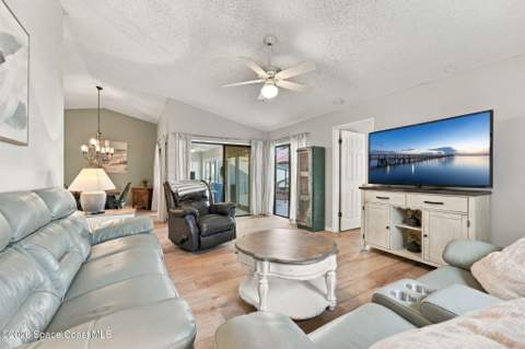 409 Maple Bluff Circle, Melbourne FL - photo 6 of 53