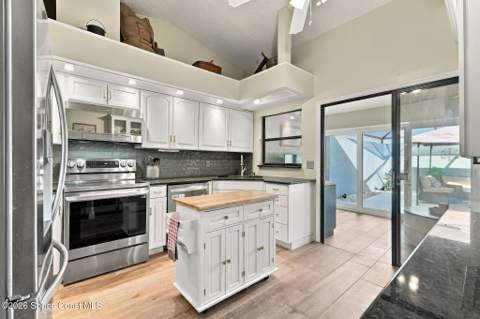 409 Maple Bluff Circle, Melbourne FL - photo 9 of 53