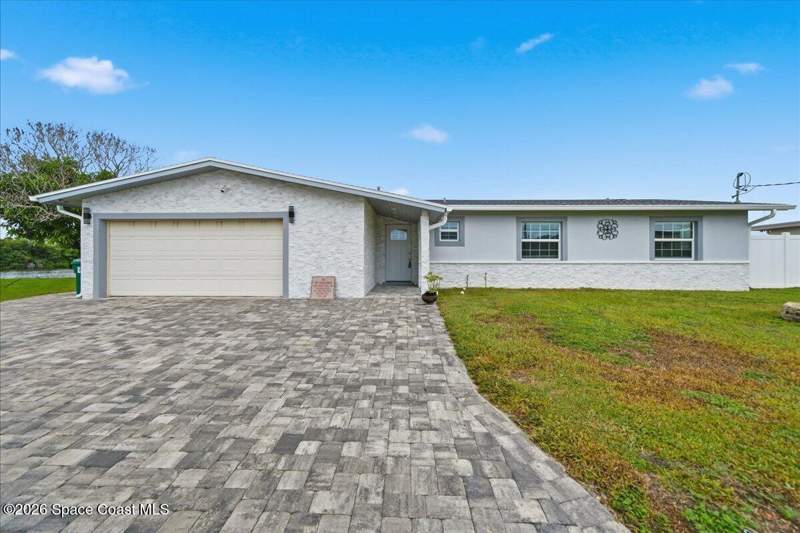 4 bedroom Single Family Residence at 415 Island Drive, Glen Isles Sec 3, Merritt Island — photo 2