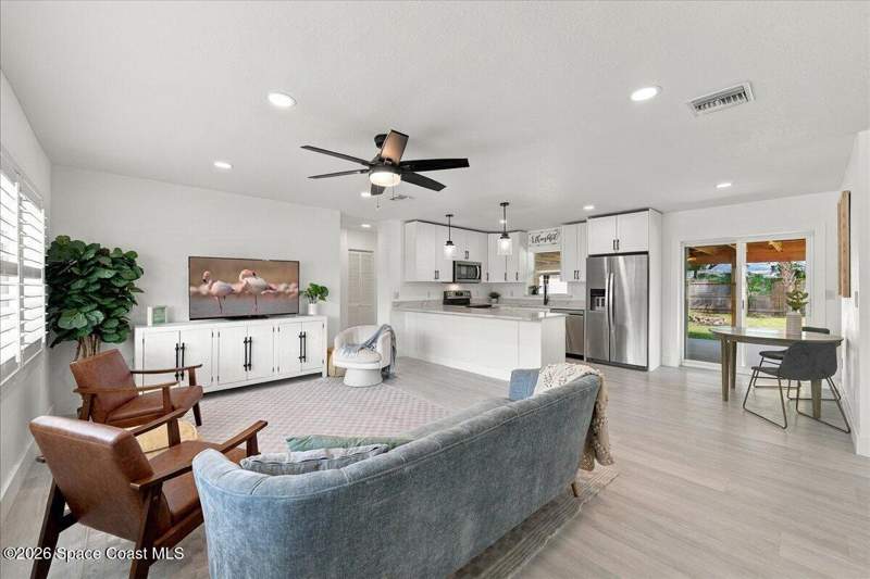 3 bedroom Single Family Residence at 446 Coral Drive, Loveridge Heights Subd, Melbourne — photo 2
