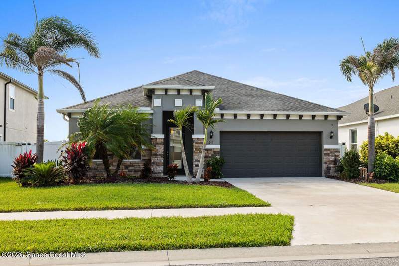4 bedroom Single Family Residence at 947 Corbin Circle, Bayridge, Palm Bay — photo 2