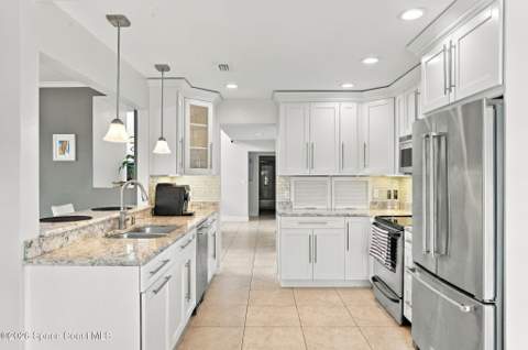 1585 Sykes Creek Drive, Merritt Island FL - photo 13 of 39