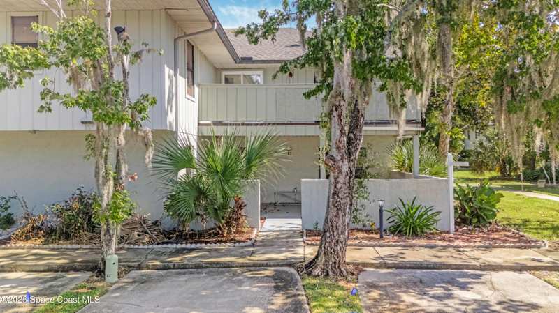2 bedroom Townhouse at 1928 Dipol Courtway, Titusvillage Sec I, Titusville — photo 1