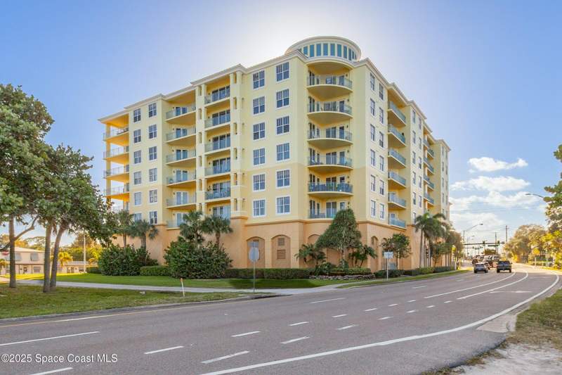 3 bedroom Condominium at 1437 Pineapple Avenue #302, Pineapple House Condominium Ph I, Melbourne — photo 2
