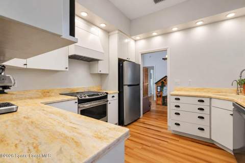 380 Lakeview Drive, Melbourne Beach FL - photo 15 of 51