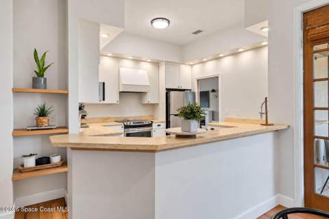 380 Lakeview Drive, Melbourne Beach FL - photo 12 of 51