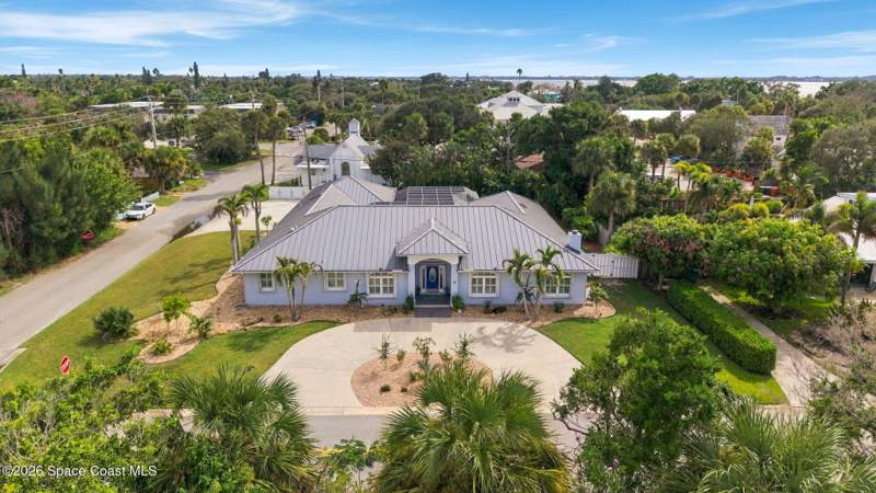 3 bedroom Single Family Residence at 501 Avenue A, Henry Whitings Melbourne Bch, Melbourne Beach — photo 2