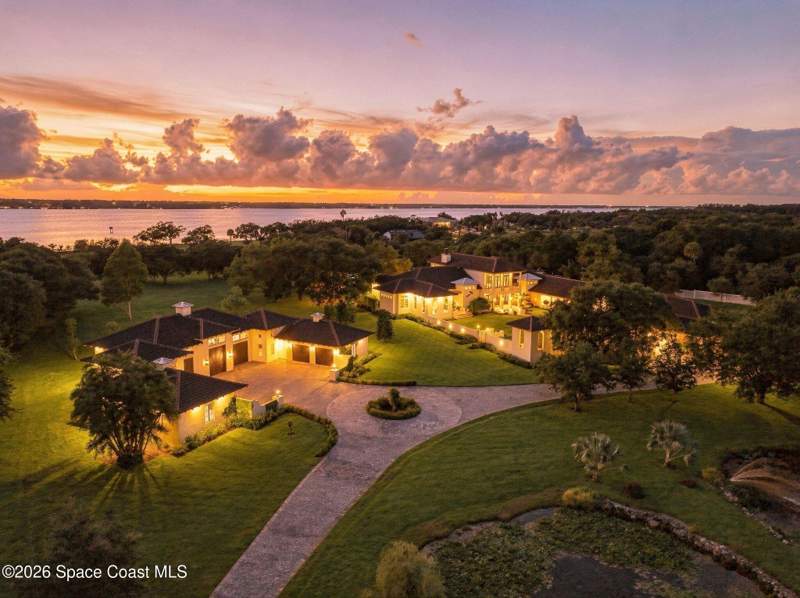 4 bedroom Single Family Residence at 6075 S Tropical Trail, Tequesta Harbor, Merritt Island — photo 3
