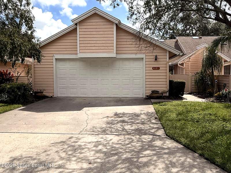 2 bedroom Townhouse at 919 Ridge Lake Drive, Quail Ridge Townhouses, Melbourne — photo 2