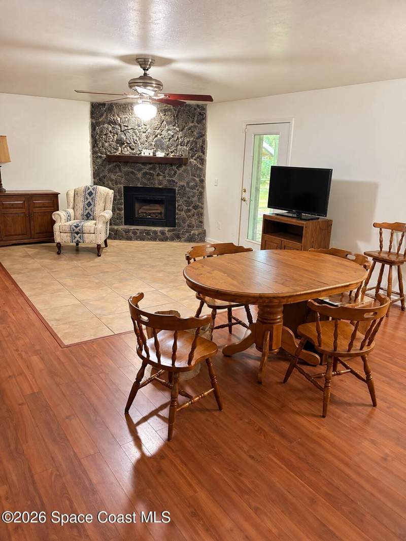 4 bedroom Single Family Residence at 1671 Ford Road, Mims, Mims — photo 5