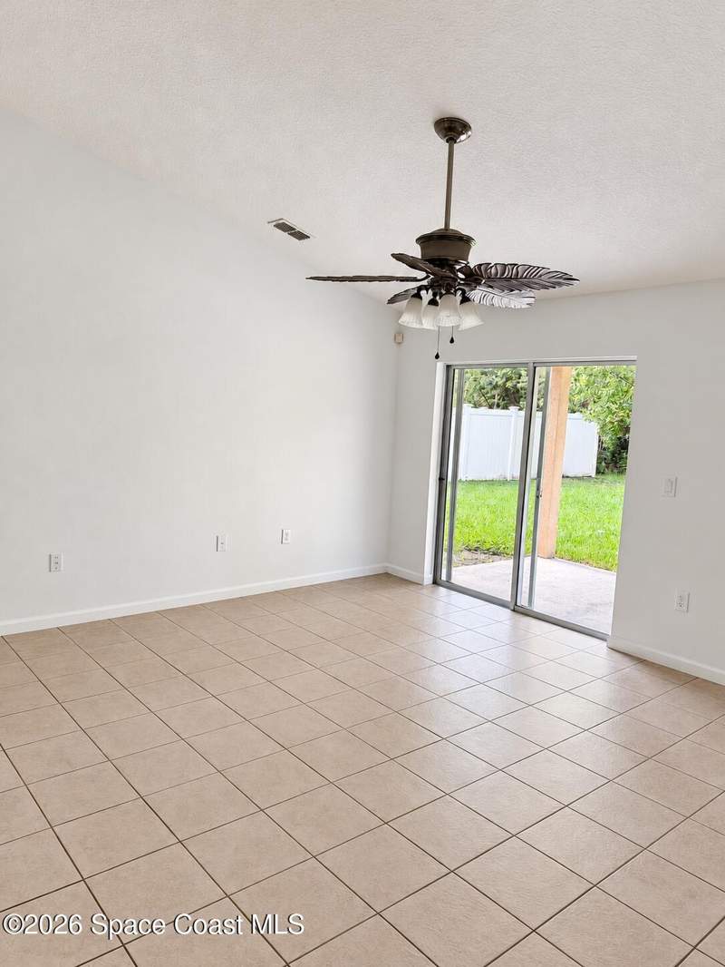 3 bedroom Single Family Residence at 284 SE Abernathy Circle, Replat of Holly Trace Bayside Lakes, Palm Bay — photo 4