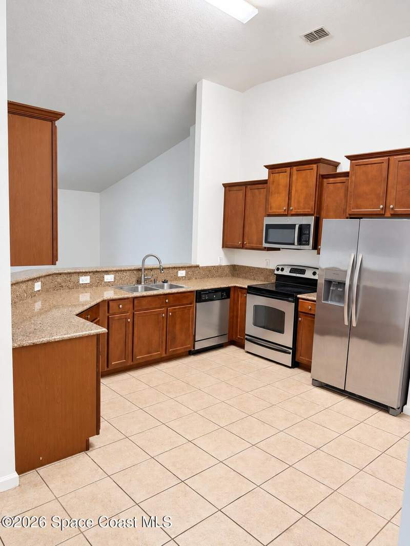 3 bedroom Single Family Residence at 284 SE Abernathy Circle, Replat of Holly Trace Bayside Lakes, Palm Bay — photo 2