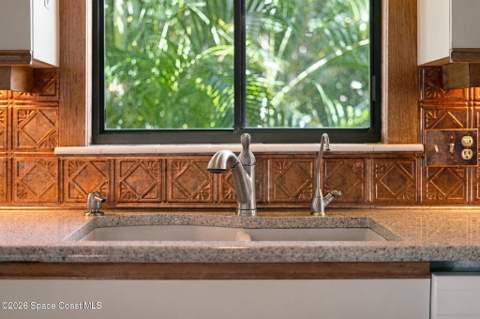 425 Arrowhead Lane, Melbourne Beach FL - photo 12 of 70