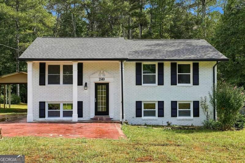 4 bedroom Single Family Residence at 240 Merlin Place, None, Athens — photo 1