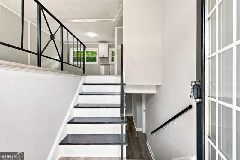 4 bedroom Single Family Residence at 240 Merlin Place, None, Athens — photo 5