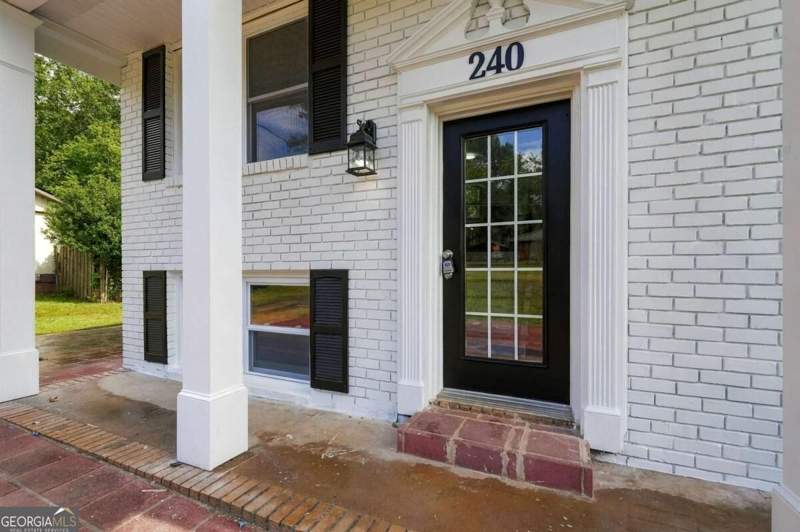 4 bedroom Single Family Residence at 240 Merlin Place, None, Athens — photo 4
