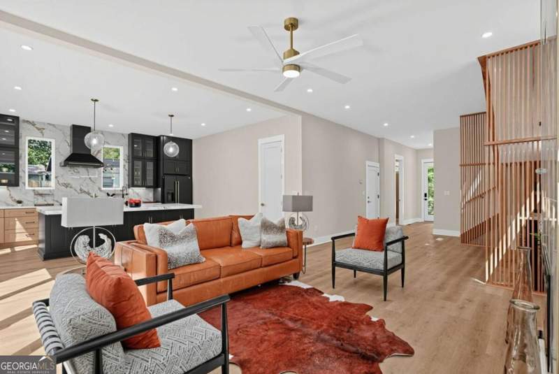 4 bedroom Single Family Residence at 1302 Bernard Street, None, Atlanta — photo 2