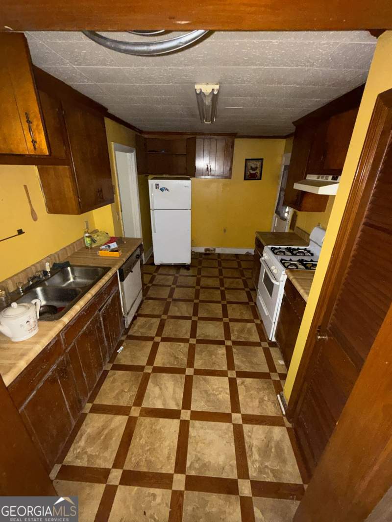 2 bedroom Single Family Residence at 318 Sharman Street, South Central Res, Thomaston — photo 2