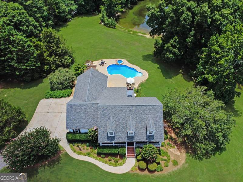 5 bedroom Single Family Residence at 1825 Skelton Road, None, Hoschton — photo 2