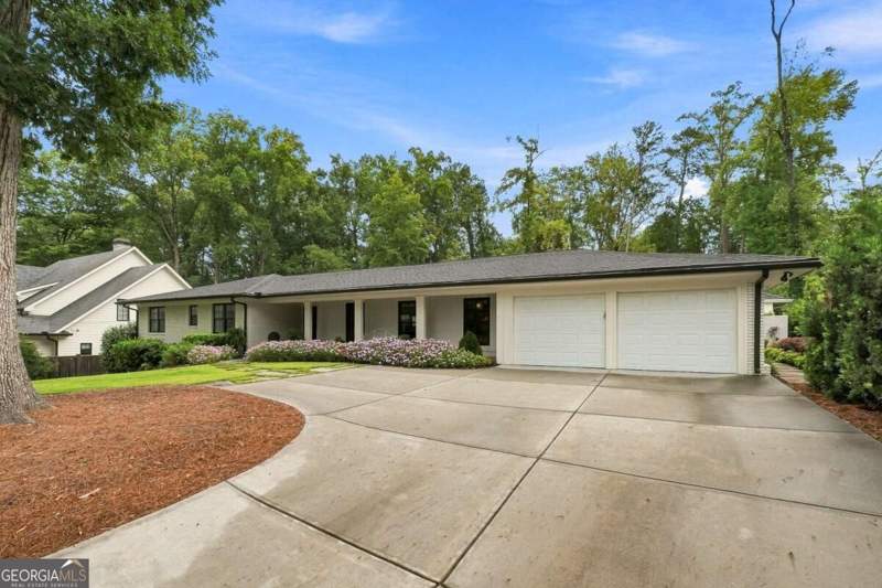4 bedroom Single Family Residence at 3125 Wood Valley Road, Buckhead, Atlanta — photo 4