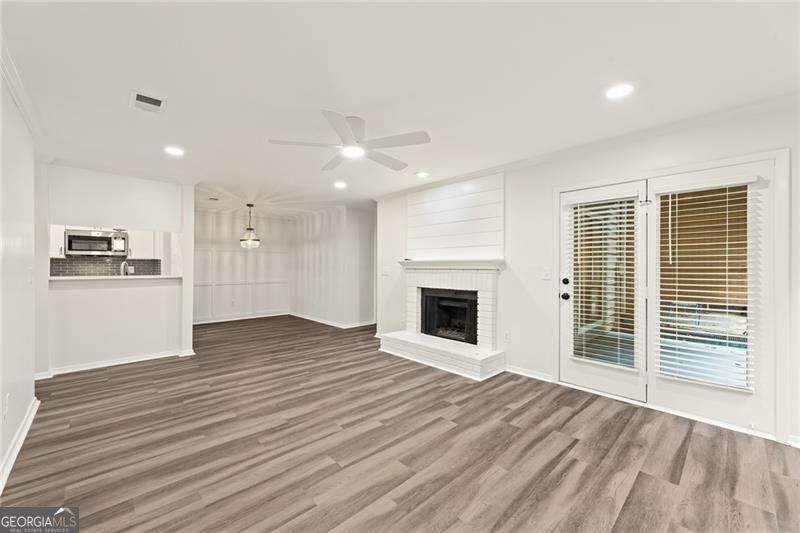 2 bedroom Condominium at 521 Warm Springs Circle, Roswell Springs, Roswell — photo 2