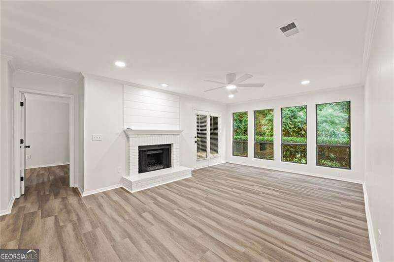 2 bedroom Condominium at 521 Warm Springs Circle, Roswell Springs, Roswell — photo 1