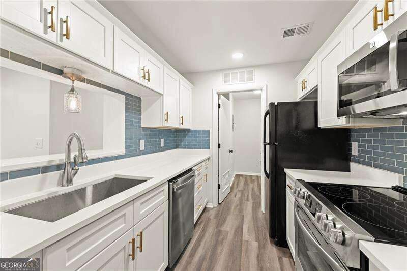 2 bedroom Condominium at 521 Warm Springs Circle, Roswell Springs, Roswell — photo 4